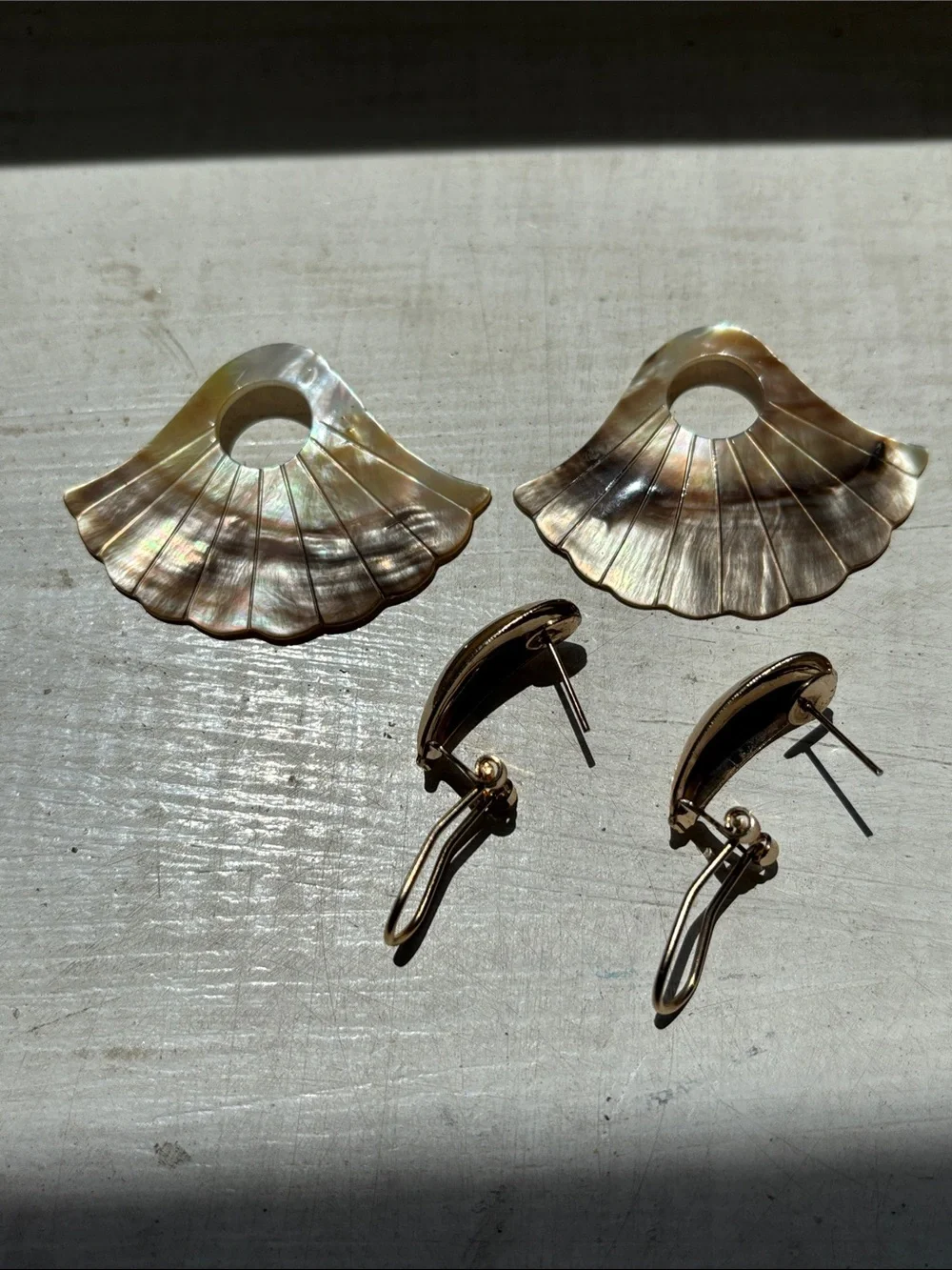 🟥MOP Fan Shape Gold Tone Earrings, Hand Carved, Iridescent W/Pink, Blue & Green